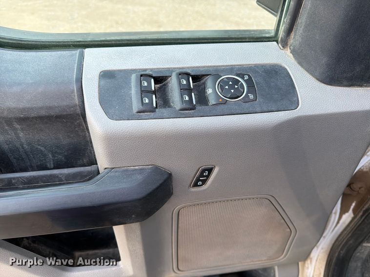 image for item FK3816 2020 Ford F350 Super Duty Crew Cab utility bed pickup truck