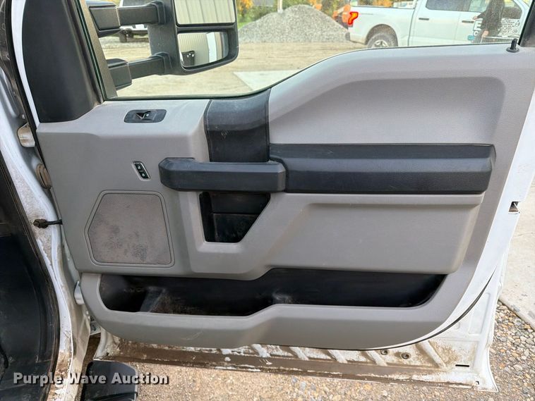 image for item FK3816 2020 Ford F350 Super Duty Crew Cab utility bed pickup truck