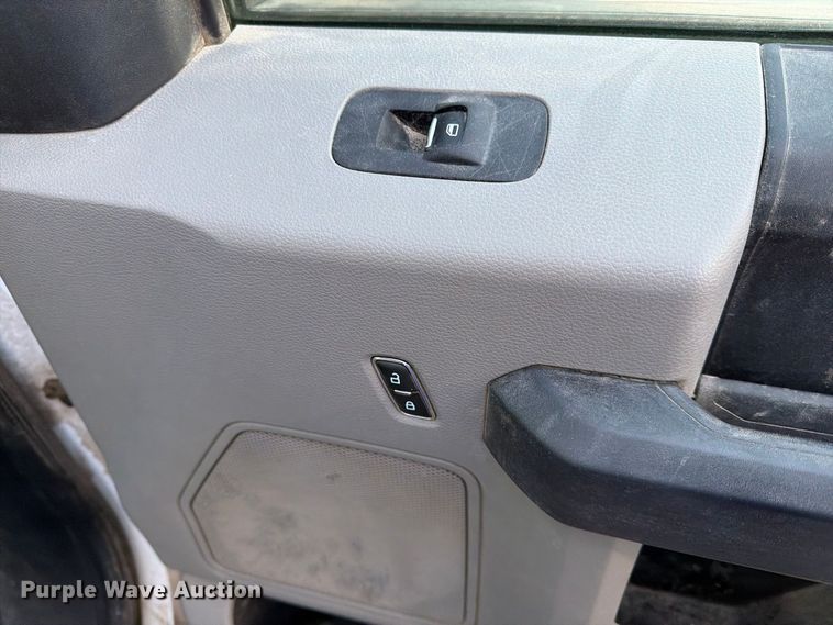 image for item FK3816 2020 Ford F350 Super Duty Crew Cab utility bed pickup truck