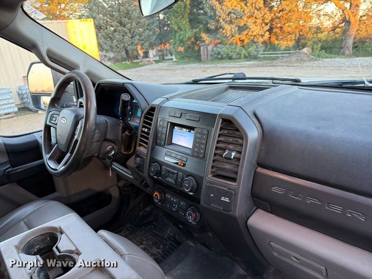 image for item FK3816 2020 Ford F350 Super Duty Crew Cab utility bed pickup truck