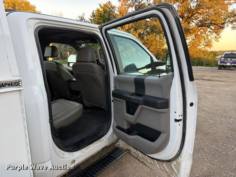 image for item FK3816 2020 Ford F350 Super Duty Crew Cab utility bed pickup truck