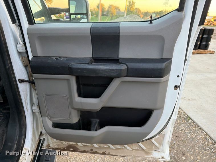 image for item FK3816 2020 Ford F350 Super Duty Crew Cab utility bed pickup truck