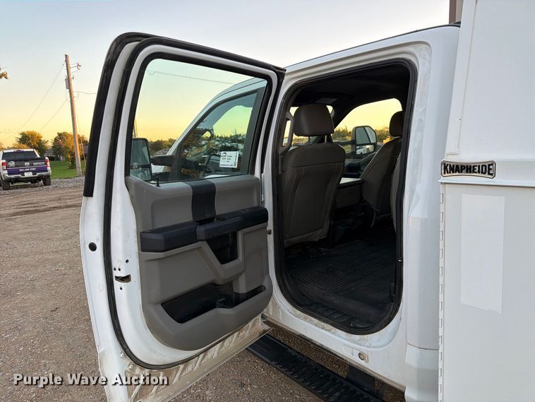 image for item FK3816 2020 Ford F350 Super Duty Crew Cab utility bed pickup truck