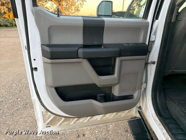 image for item FK3816 2020 Ford F350 Super Duty Crew Cab utility bed pickup truck