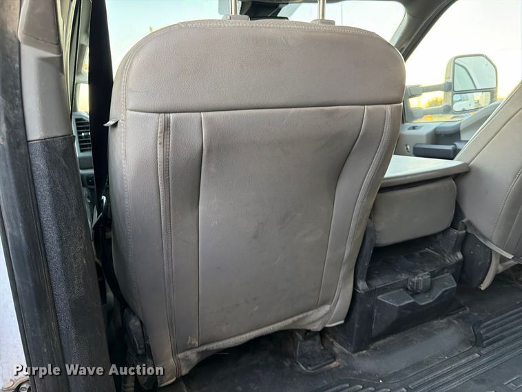 image for item FK3816 2020 Ford F350 Super Duty Crew Cab utility bed pickup truck