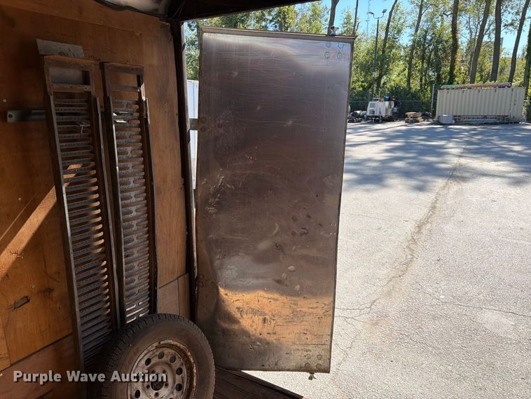 image for item FK3821 2006 Interstate West Corp ILRD716TA2 enclosed cargo trailer