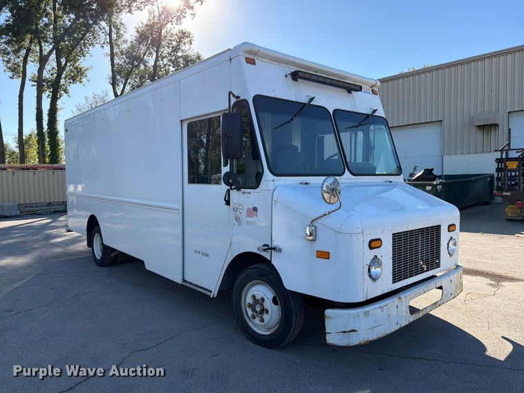 image for item FK3822 2008 Freightliner MT45 delivery truck