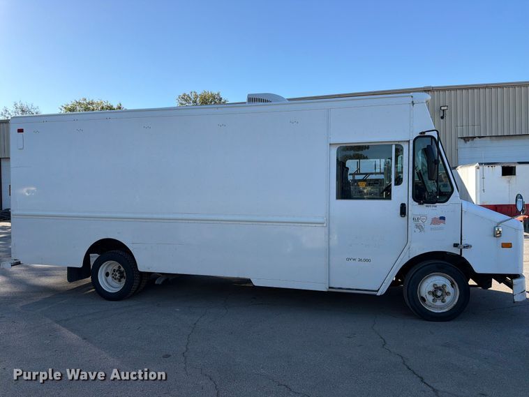 image for item FK3822 2008 Freightliner MT45 delivery truck
