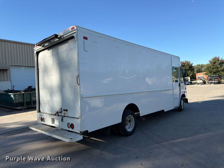 image for item FK3822 2008 Freightliner MT45 delivery truck