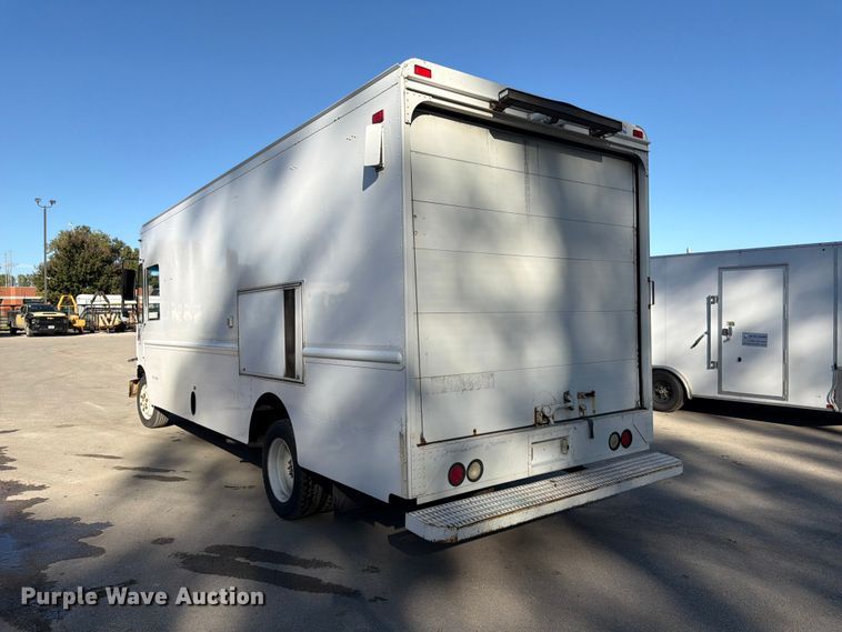 image for item FK3822 2008 Freightliner MT45 delivery truck