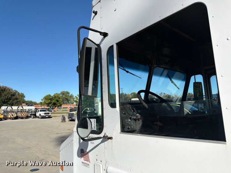image for item FK3822 2008 Freightliner MT45 delivery truck