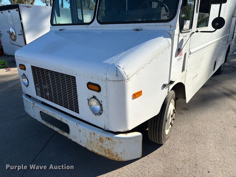 image for item FK3822 2008 Freightliner MT45 delivery truck