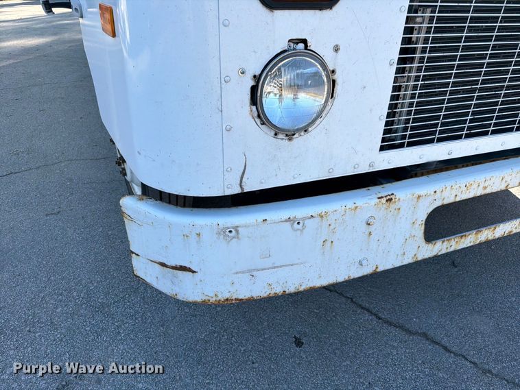image for item FK3822 2008 Freightliner MT45 delivery truck