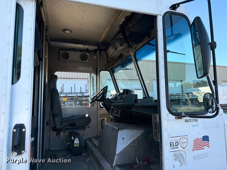 image for item FK3822 2008 Freightliner MT45 delivery truck