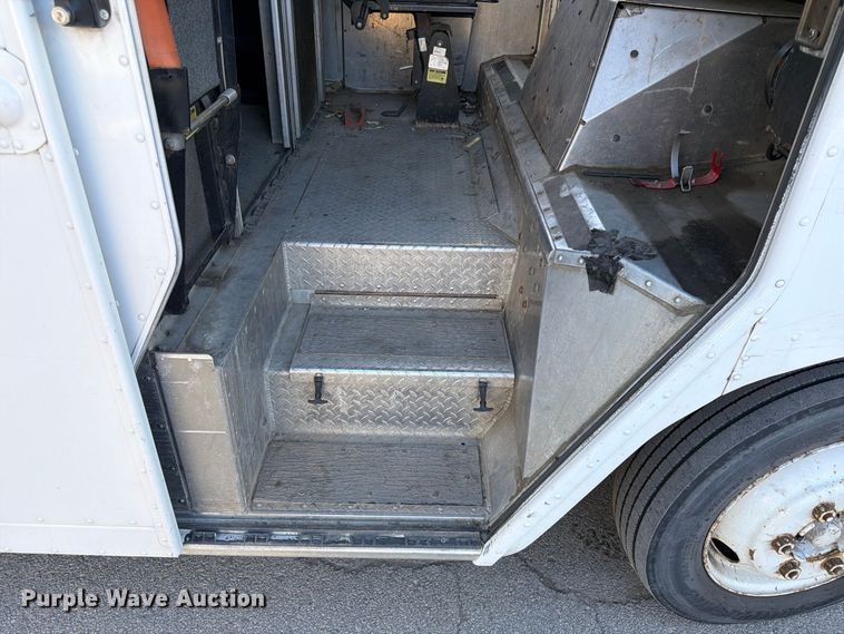 image for item FK3822 2008 Freightliner MT45 delivery truck