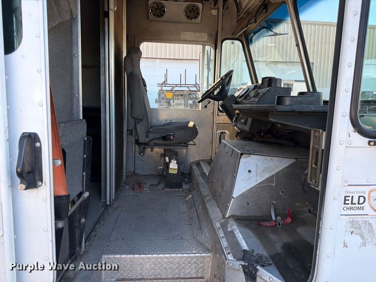image for item FK3822 2008 Freightliner MT45 delivery truck