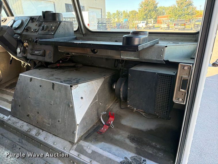 image for item FK3822 2008 Freightliner MT45 delivery truck