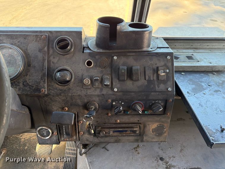 image for item FK3822 2008 Freightliner MT45 delivery truck