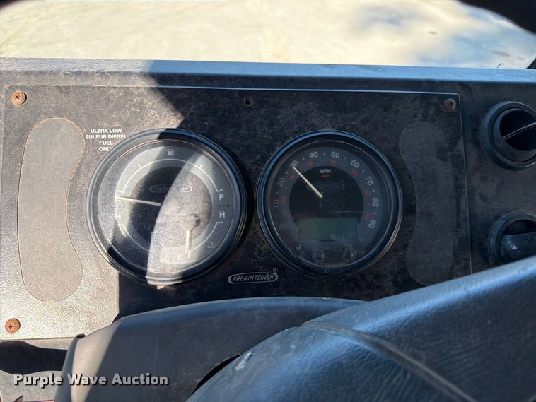 image for item FK3822 2008 Freightliner MT45 delivery truck