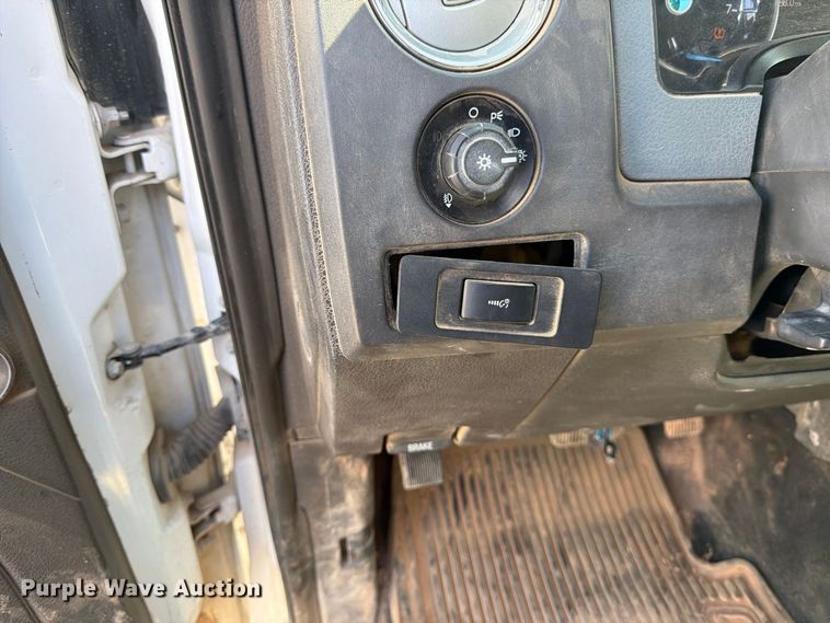 image for item FK4664 2013 Ford F-150 Crew Cab pickup truck