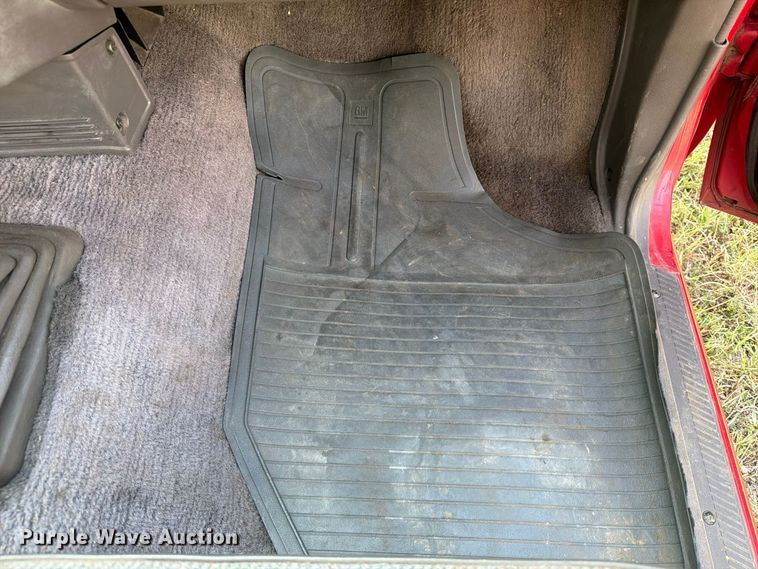 image for item FK5253 1988 Nissan Pickup Ext. Cab pickup truck
