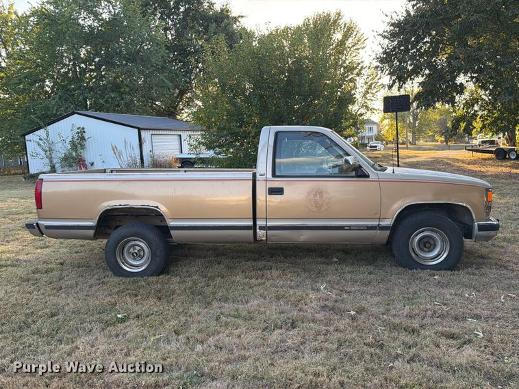 image for item FM6536 1989 Chevrolet C1500 pickup truck