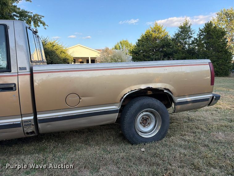 image for item FM6536 1989 Chevrolet C1500 pickup truck