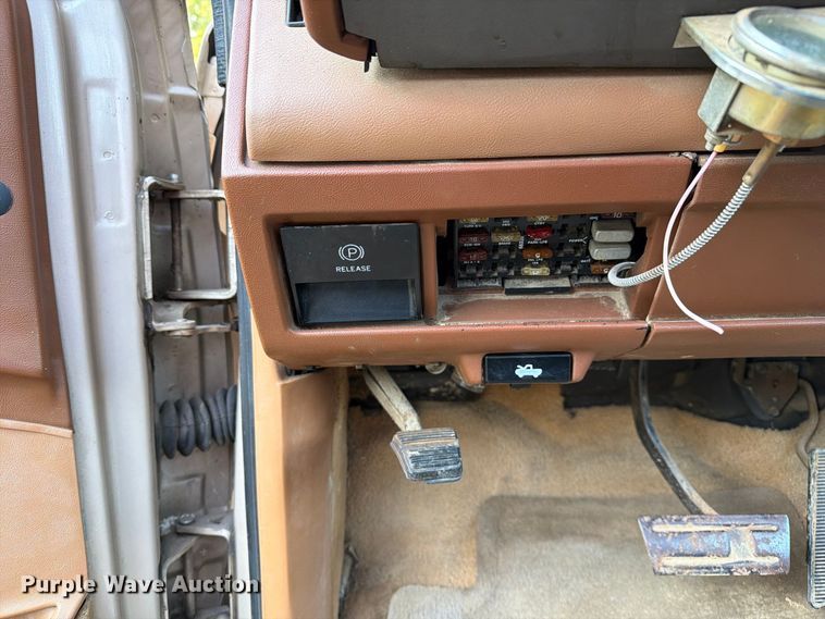 image for item FM6536 1989 Chevrolet C1500 pickup truck