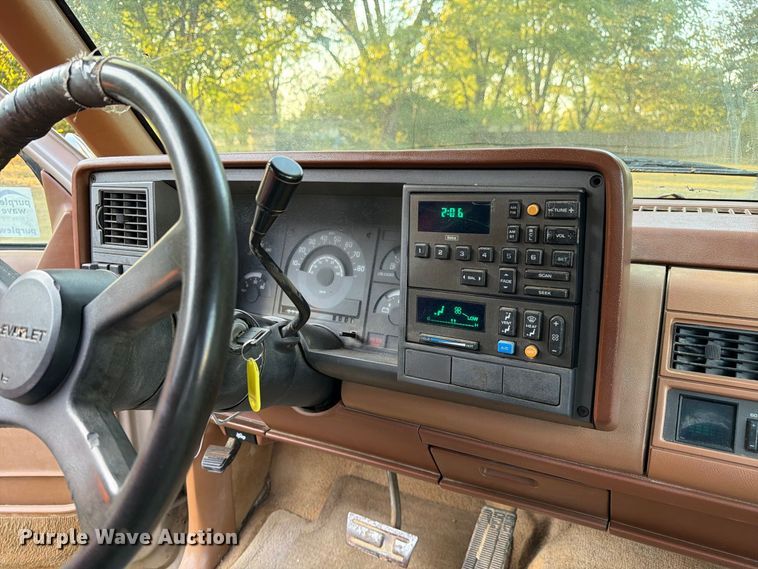 image for item FM6536 1989 Chevrolet C1500 pickup truck
