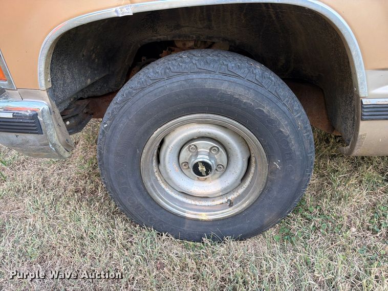 image for item FM6536 1989 Chevrolet C1500 pickup truck