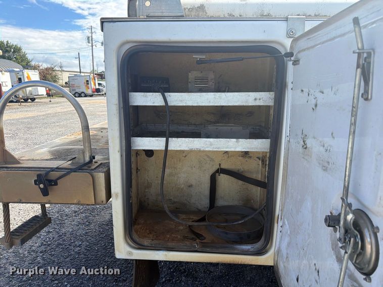 image for item FN2067 2016 Ford F450 Super Duty bucket truck