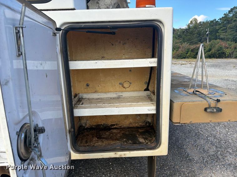 image for item FN2067 2016 Ford F450 Super Duty bucket truck