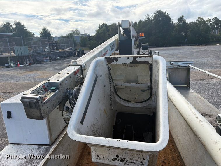 image for item FN2067 2016 Ford F450 Super Duty bucket truck