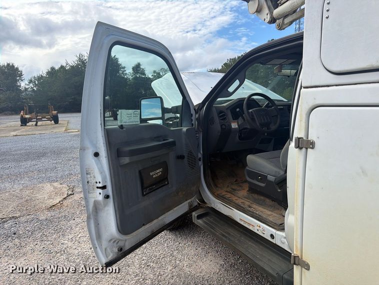 image for item FN2067 2016 Ford F450 Super Duty bucket truck