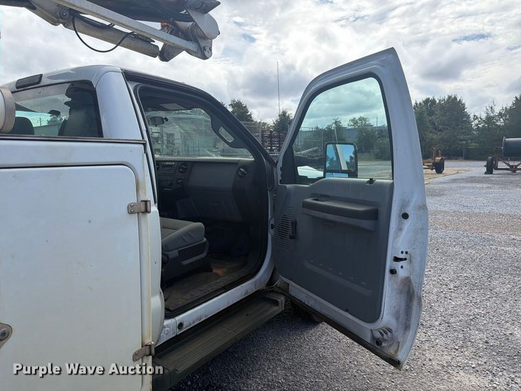 image for item FN2067 2016 Ford F450 Super Duty bucket truck