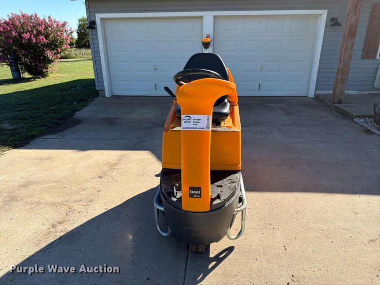 image for item FN2635 Taski CO2500 floor scrubber
