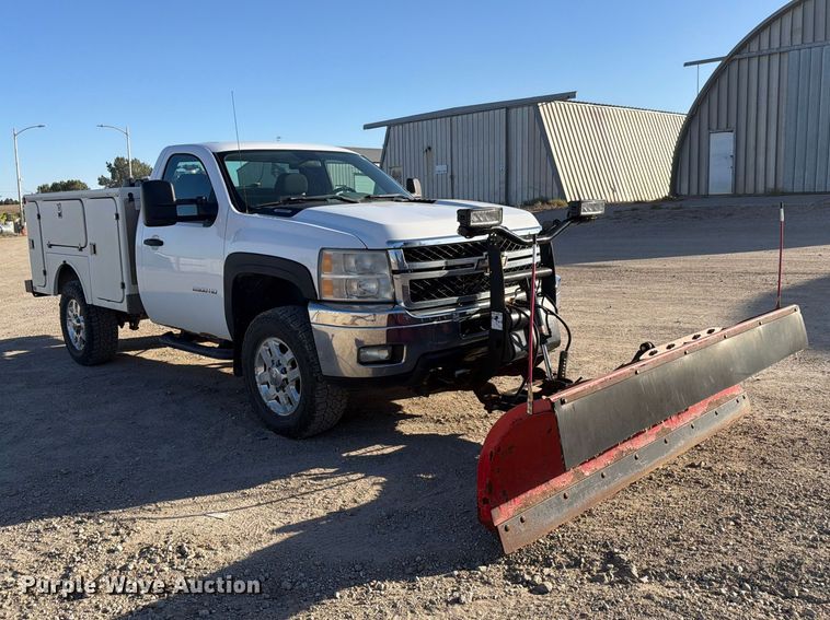 image for item FP3134 2011 Chevrolet Silverado 2500HD utility bed pickup truck