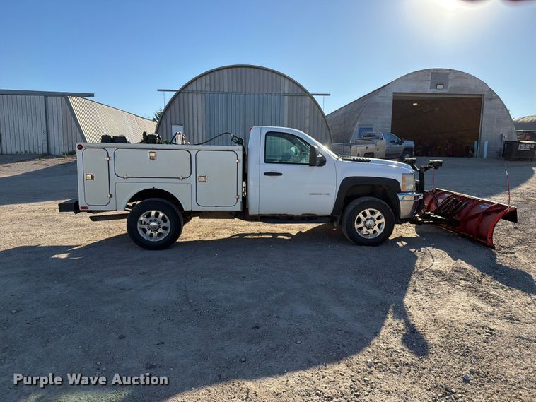 image for item FP3134 2011 Chevrolet Silverado 2500HD utility bed pickup truck