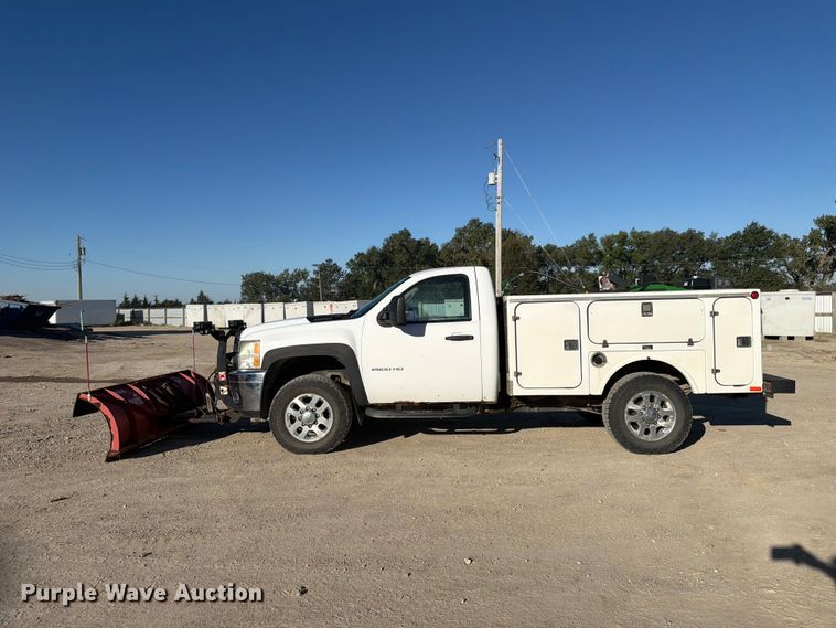 image for item FP3134 2011 Chevrolet Silverado 2500HD utility bed pickup truck
