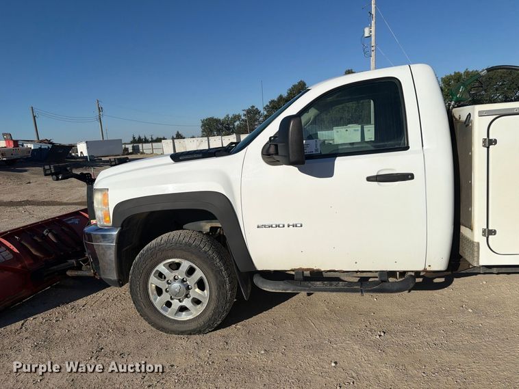 image for item FP3134 2011 Chevrolet Silverado 2500HD utility bed pickup truck