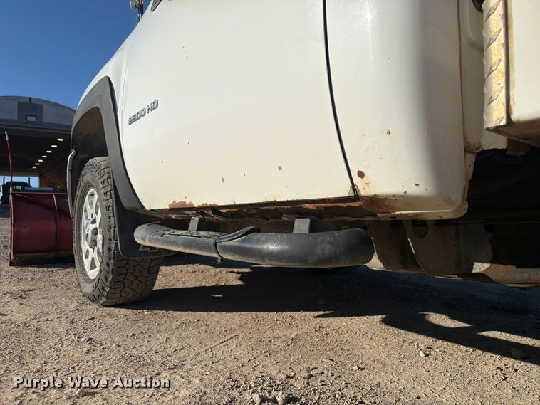 image for item FP3134 2011 Chevrolet Silverado 2500HD utility bed pickup truck