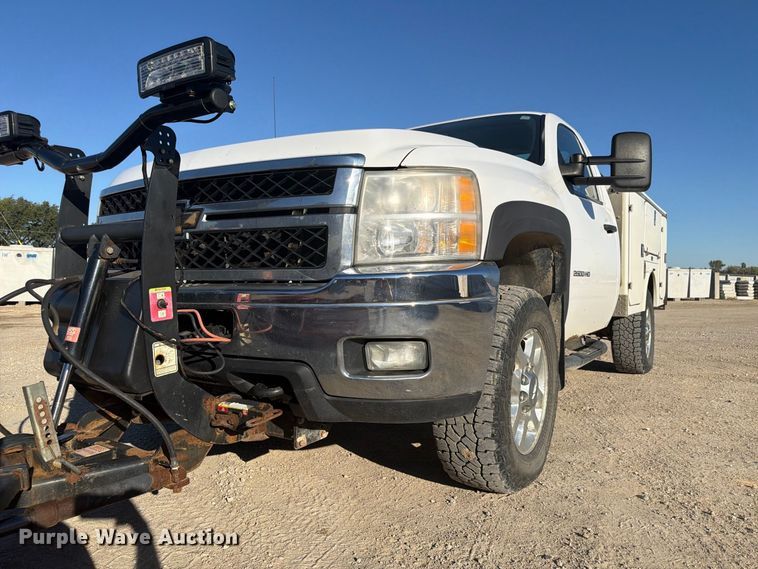image for item FP3134 2011 Chevrolet Silverado 2500HD utility bed pickup truck