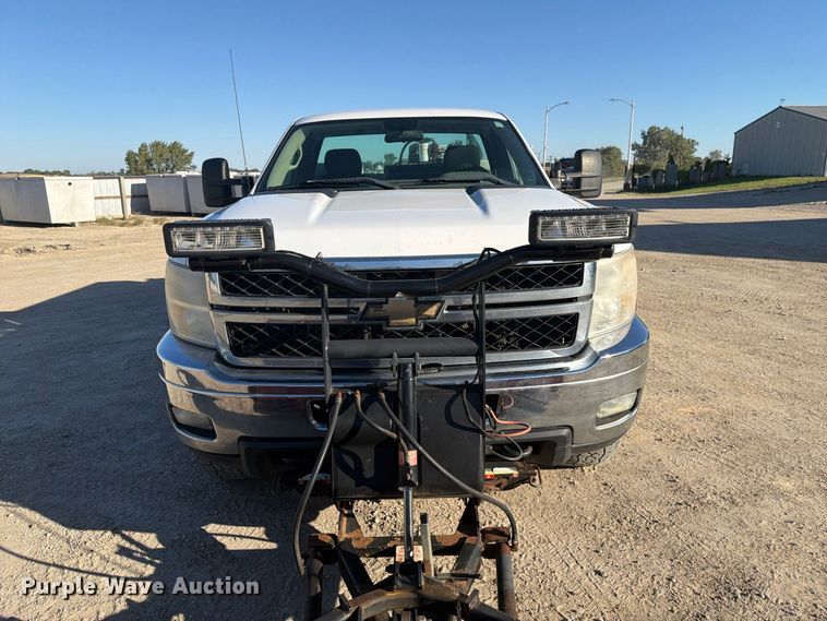 image for item FP3134 2011 Chevrolet Silverado 2500HD utility bed pickup truck