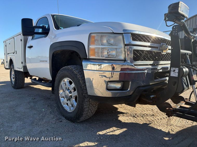 image for item FP3134 2011 Chevrolet Silverado 2500HD utility bed pickup truck