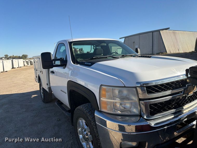 image for item FP3134 2011 Chevrolet Silverado 2500HD utility bed pickup truck