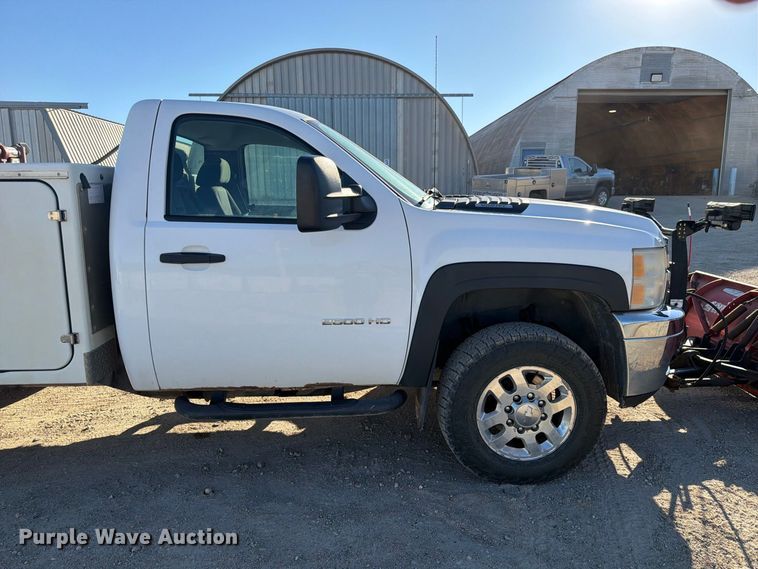 image for item FP3134 2011 Chevrolet Silverado 2500HD utility bed pickup truck