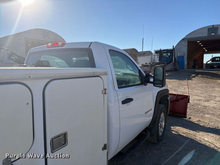 image for item FP3134 2011 Chevrolet Silverado 2500HD utility bed pickup truck