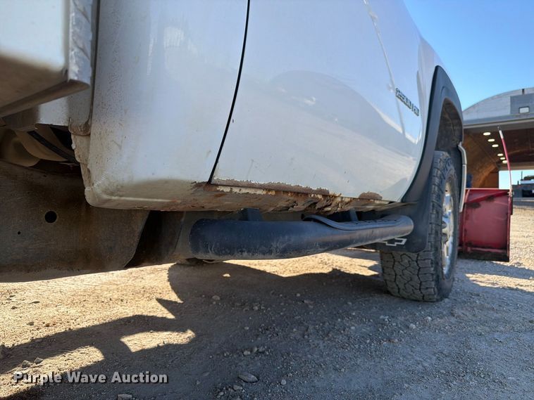 image for item FP3134 2011 Chevrolet Silverado 2500HD utility bed pickup truck