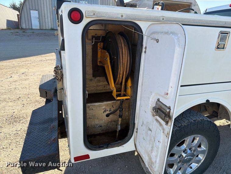 image for item FP3134 2011 Chevrolet Silverado 2500HD utility bed pickup truck