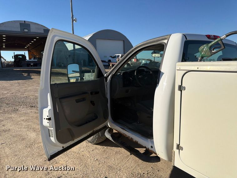 image for item FP3134 2011 Chevrolet Silverado 2500HD utility bed pickup truck